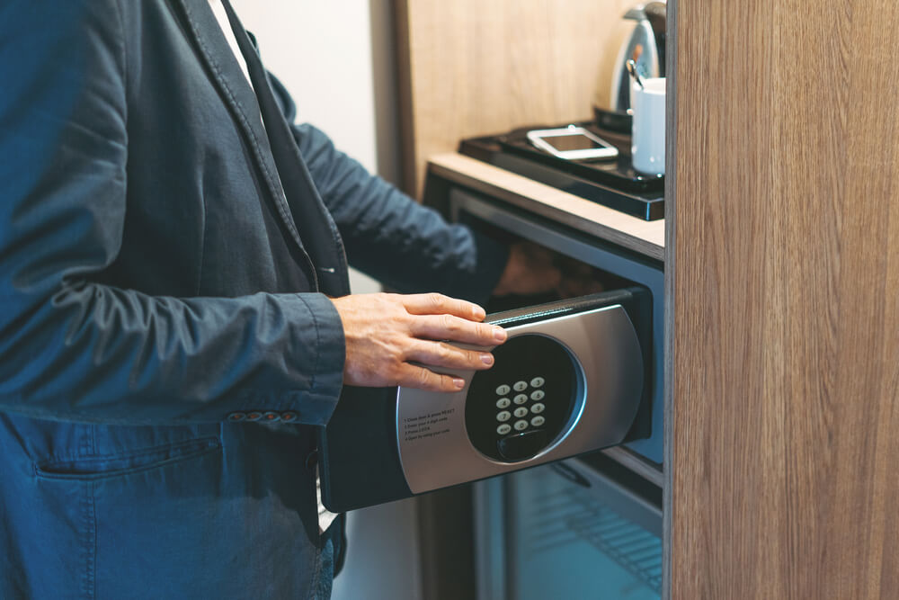Safety Evaluations by Locksmith in Abu Dhabi for a Home Safe